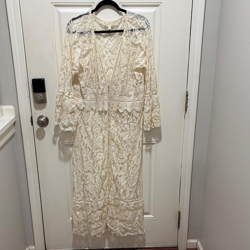 Adiva Bohemian Lace Overlay  in Cream